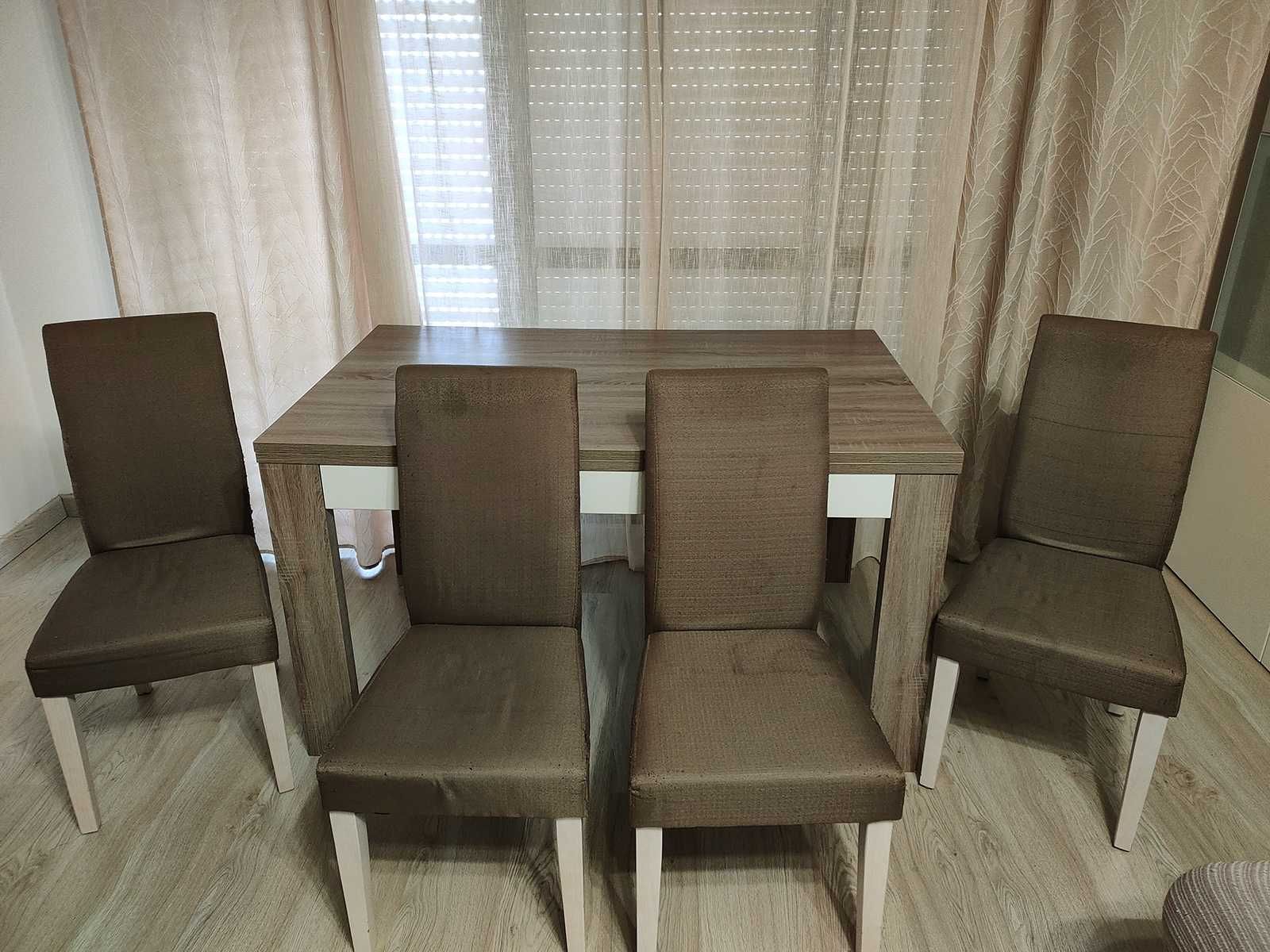 Conjunto de Mesa Extensível e 4 Cadeiras