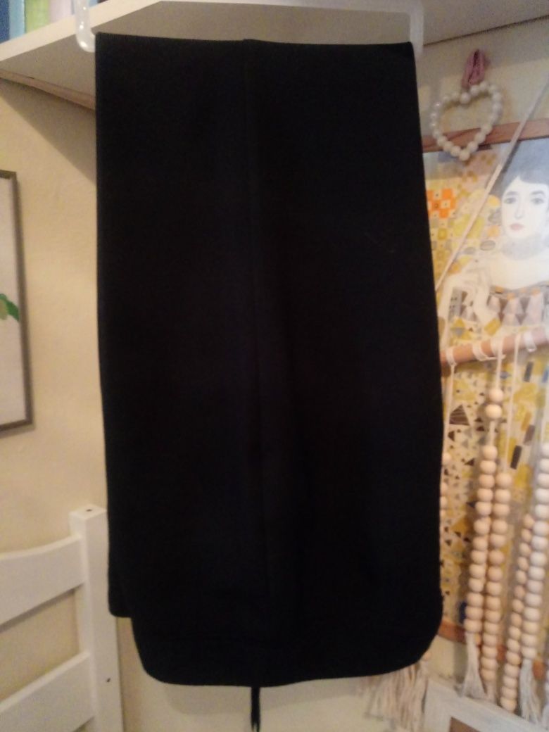 Czarne spodnie F&F; rozmiar M