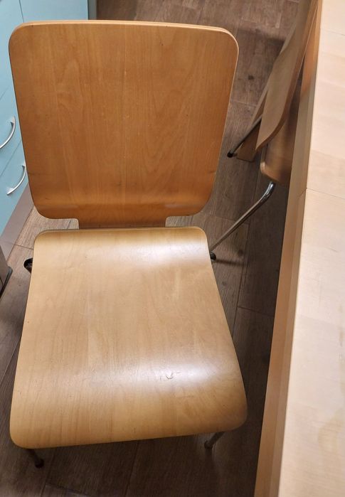 Conjunto de mesa e cadeiras