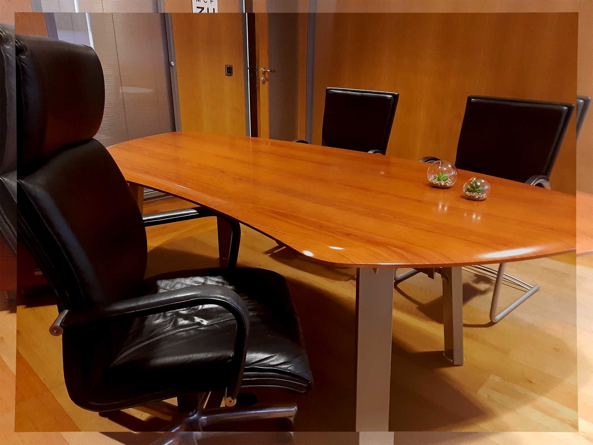 Centro empresarial arrenda escritórios