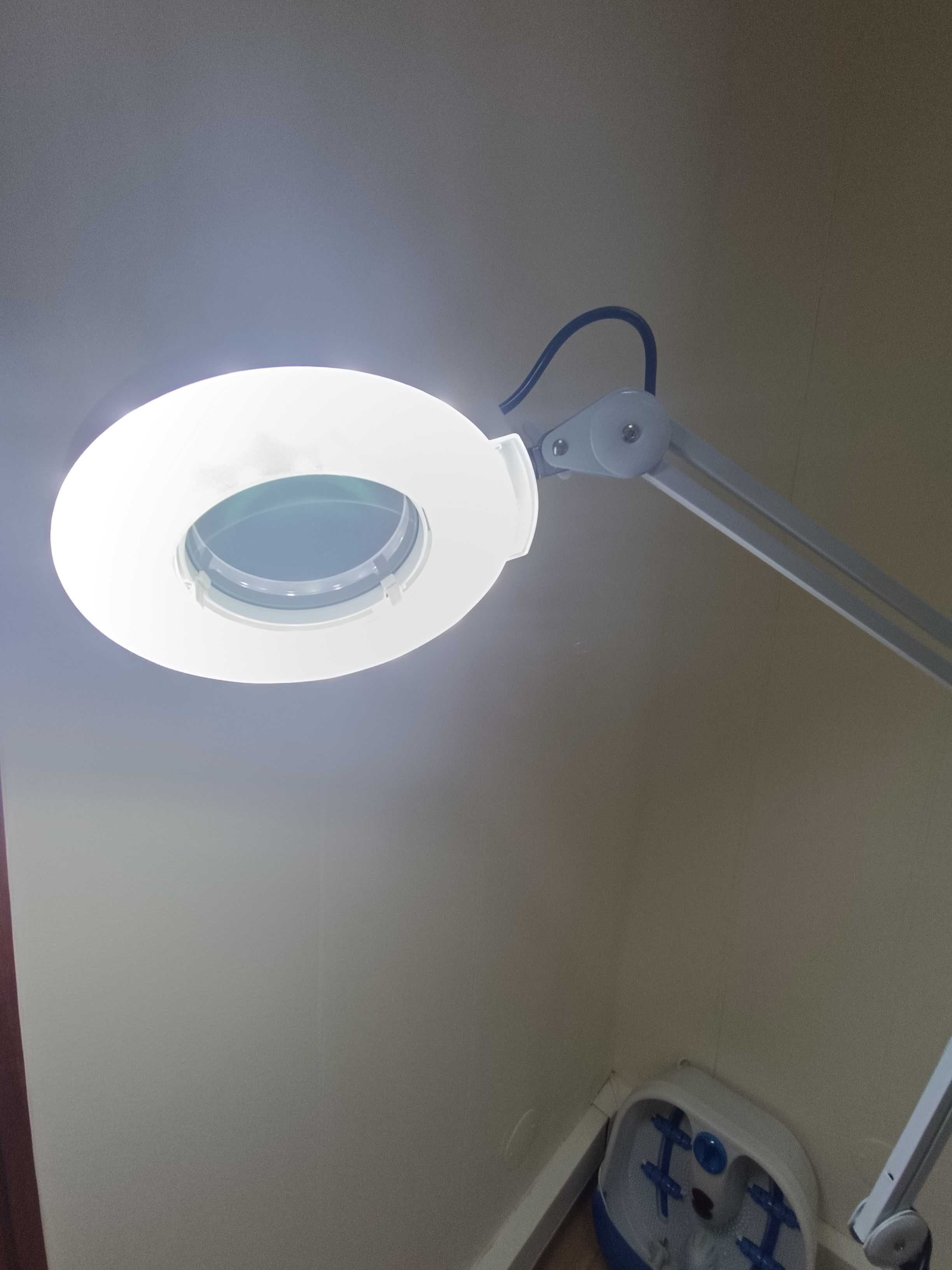 Lupa de estética com Led e com 5 dioptrias e vaporizador de ozono