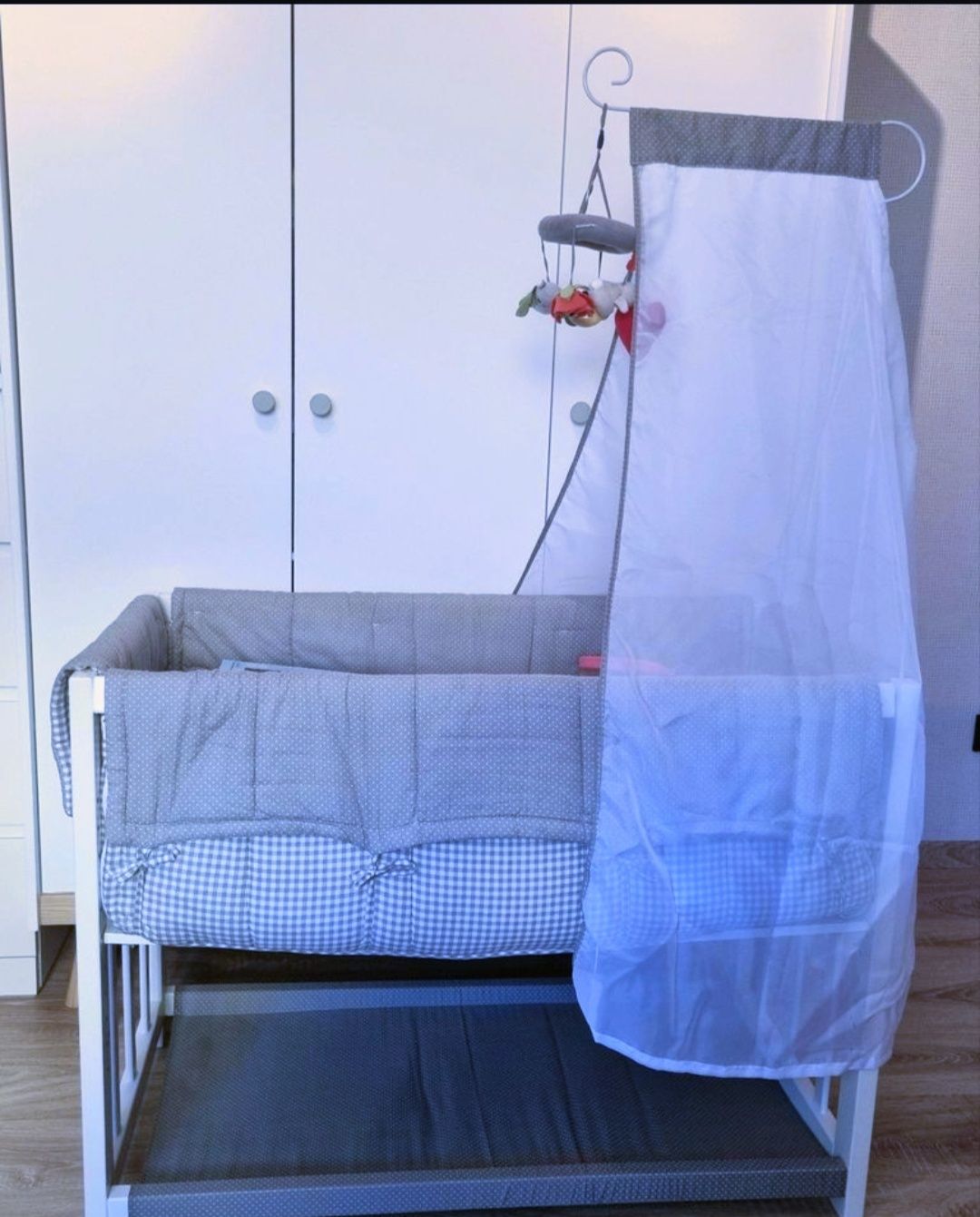 Roba. Łóżeczko dziecięce. . Dostawką. Ławeczka. 4 w 1. Drewno.