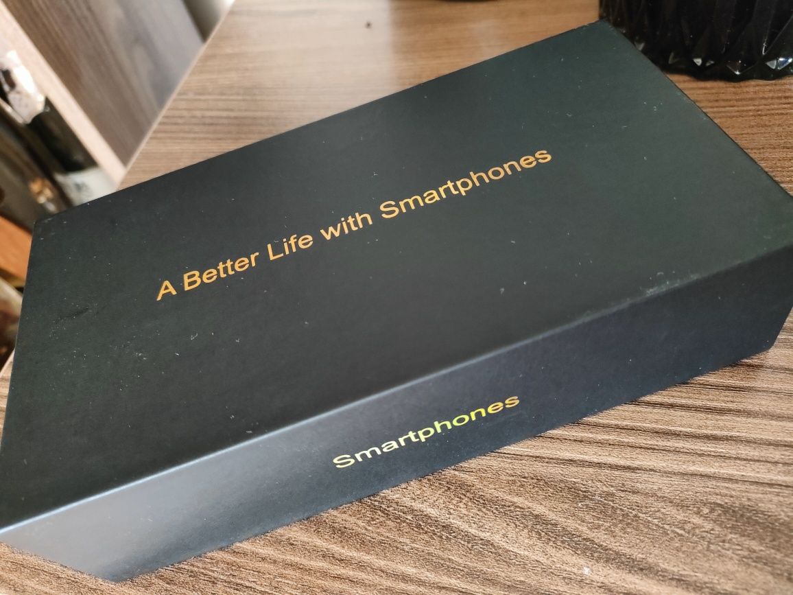Smartfon 9 pro złoty