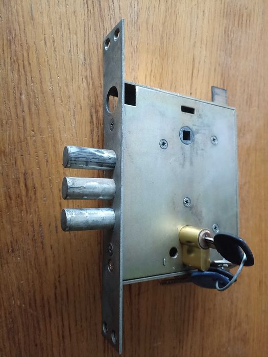 Замок врезной мощный