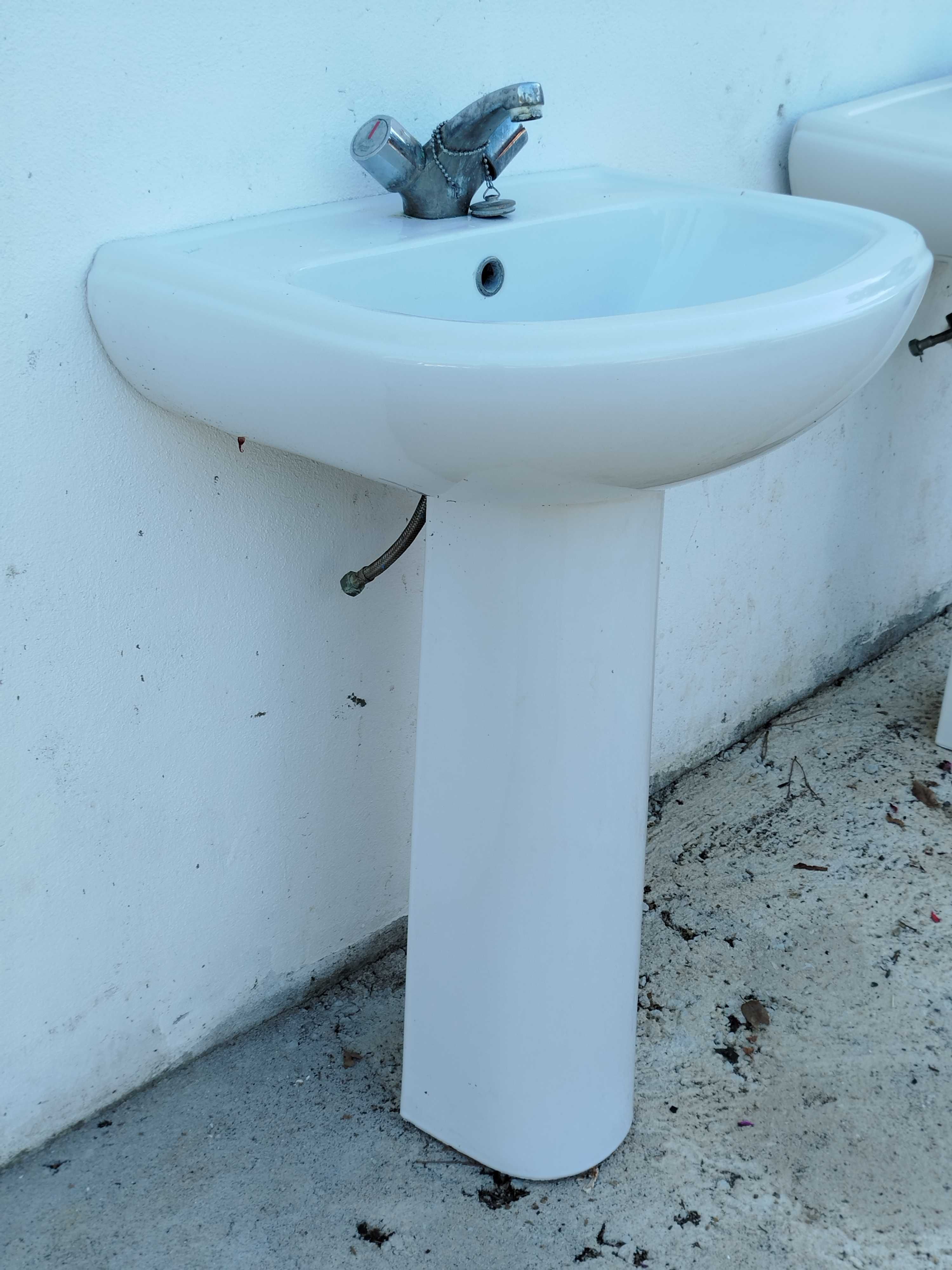 Lavatório de casa de banho de louça "indusa" branco