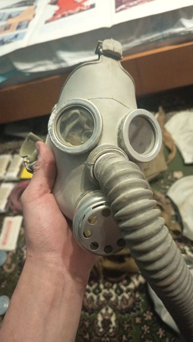Дитячий противогаз та інше