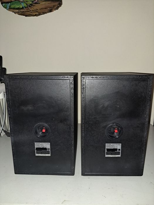 Um par de colunas da Sony model-ss-h5900 Fabricadas no Japão.
