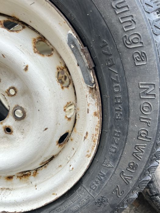 Продам пару зимових шин для ВАЗ