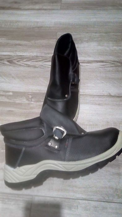 черевики зварювальніка нови