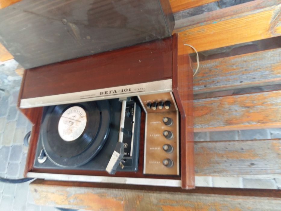 Програвач вінілових платівок ВЕГА-101