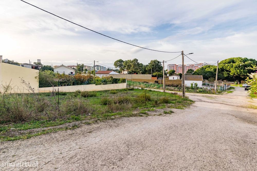 Terreno Urbano com Viabilidade para 2 Lotes na Quinta do Sapato, Paio