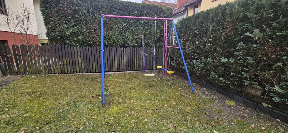 Plac zabaw huśtawki na ogród