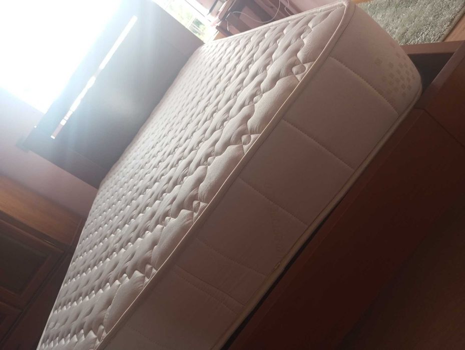 Cama de cerejeira pessoa e meia