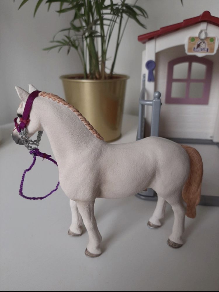 Stajnia boks schleich koń