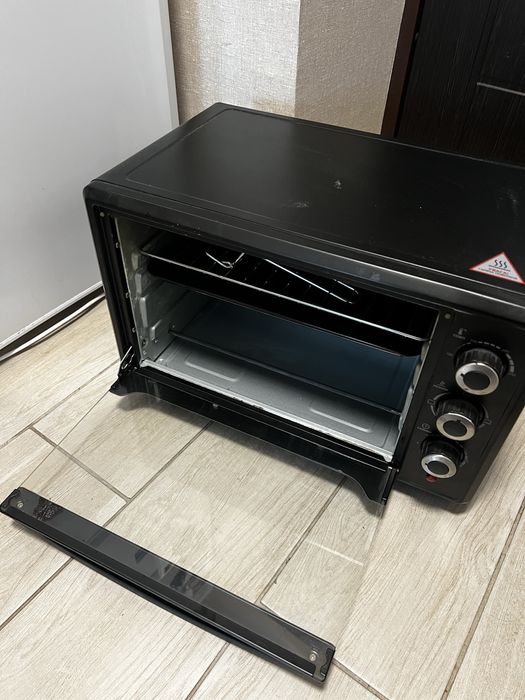 Електрична піч LIBERTON LEO-380 Black