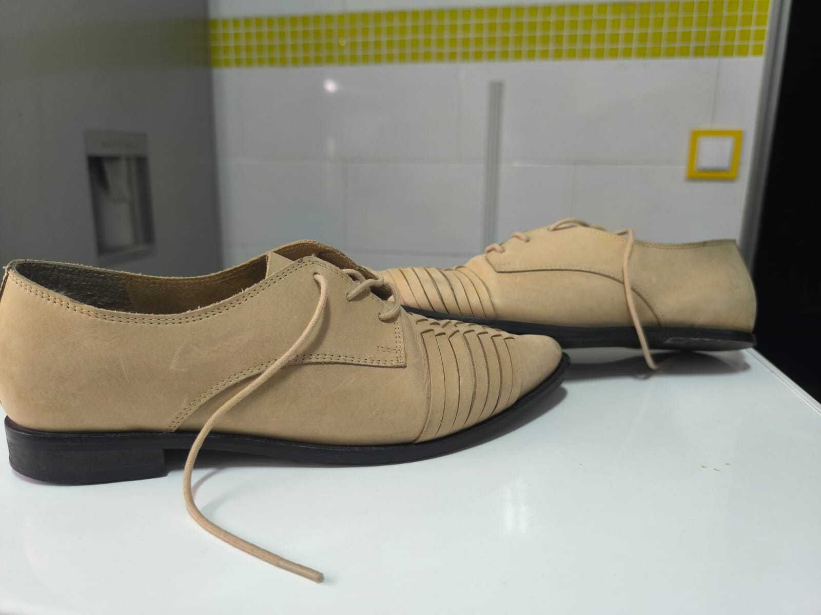 Sapatos em pele Nº38