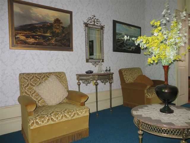 Conjunto de sofá e poltronas
