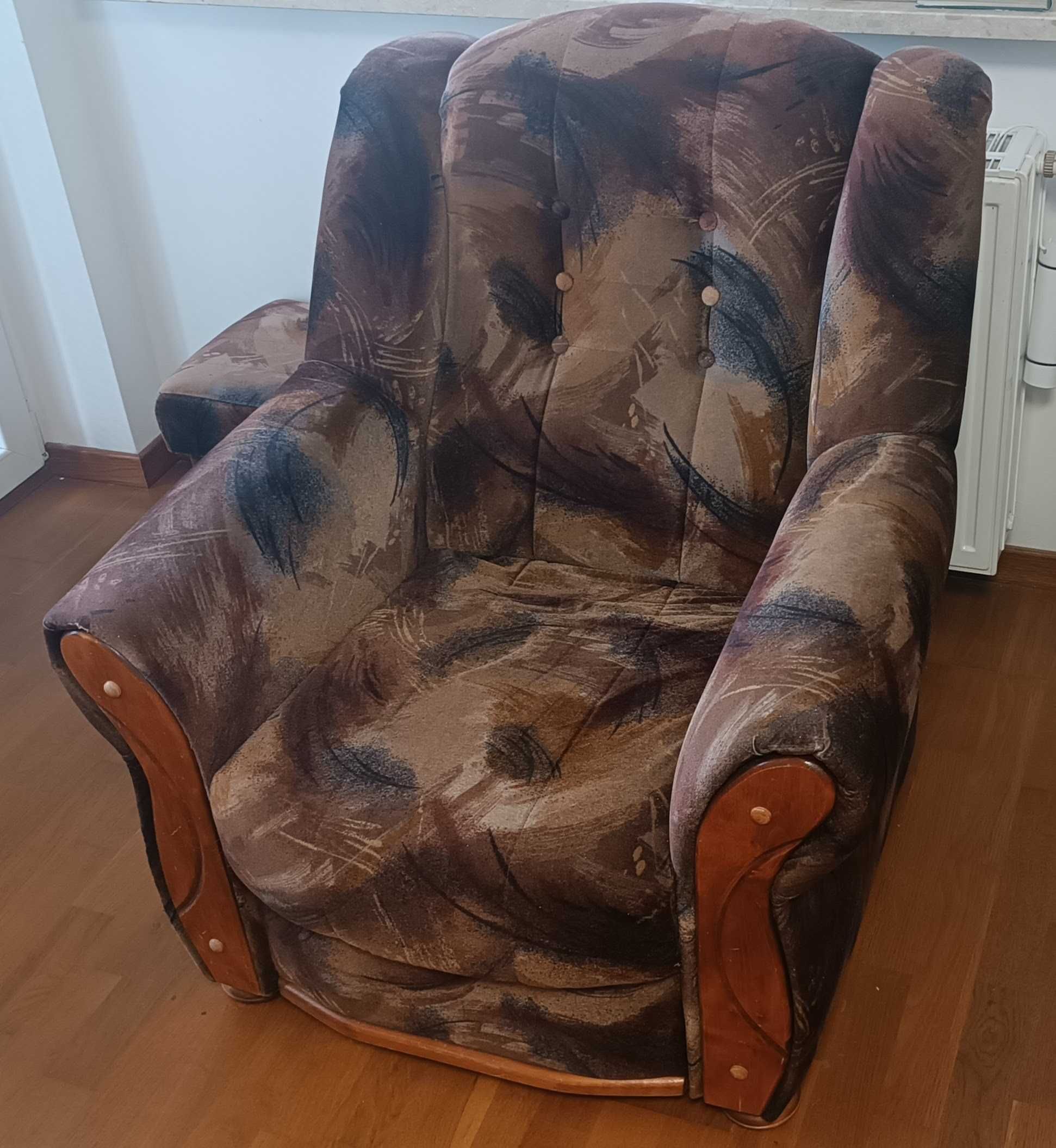 Fotel brązowy welurowy