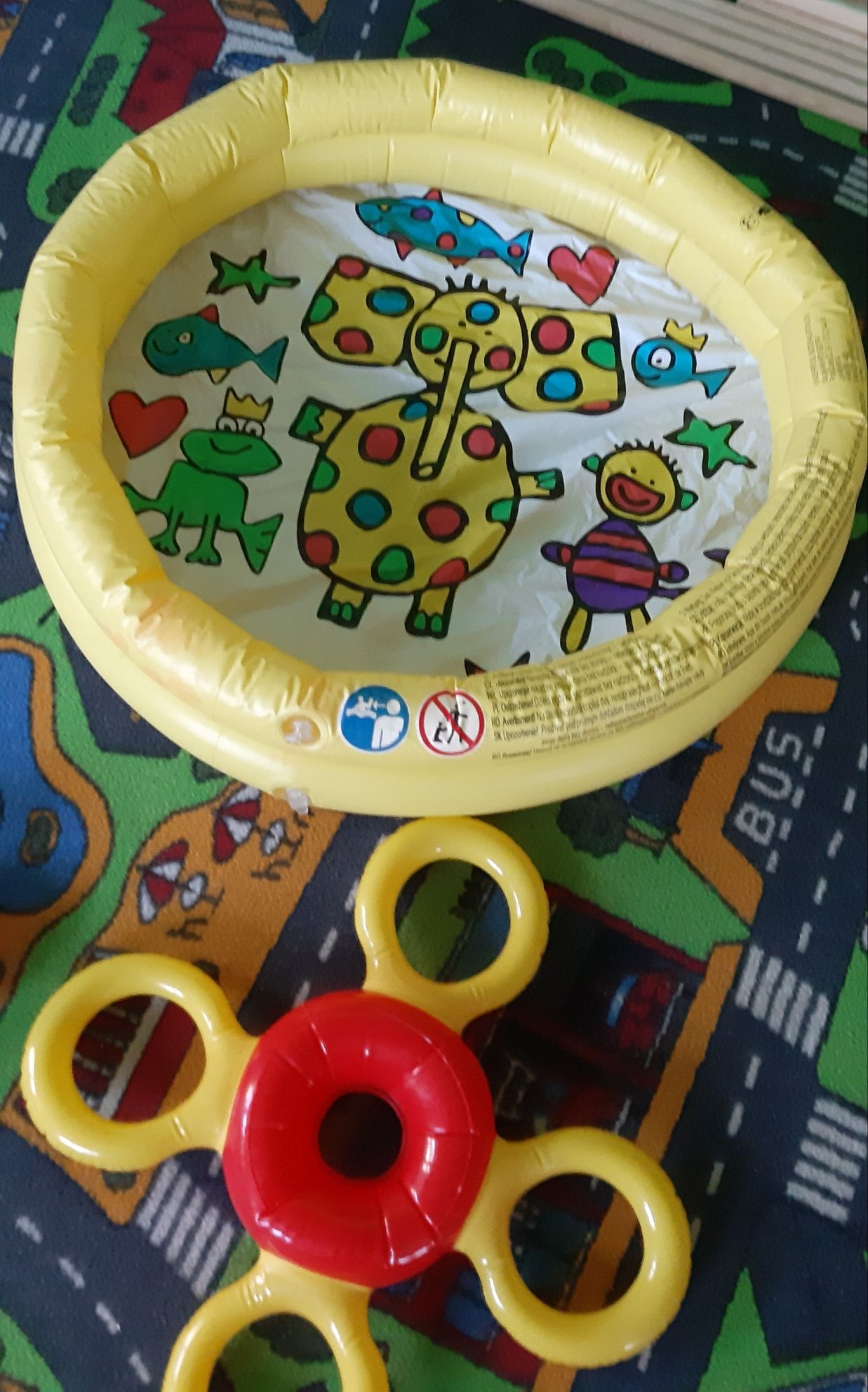Basenik plus zabawki do wody