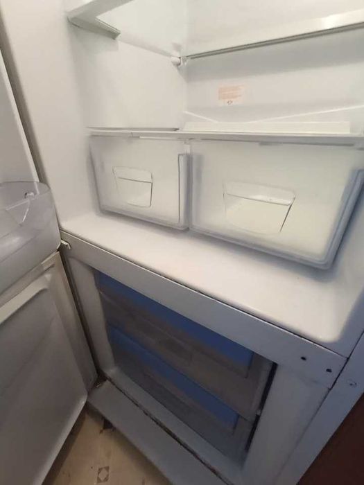 Lodówka Indesit Baan 10 na części