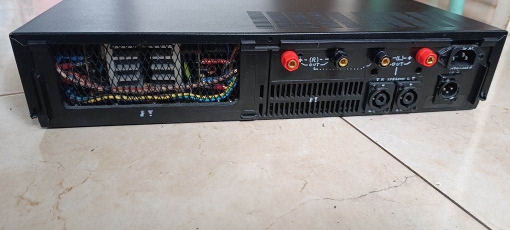 Підсилювач звуку 560 Ватт