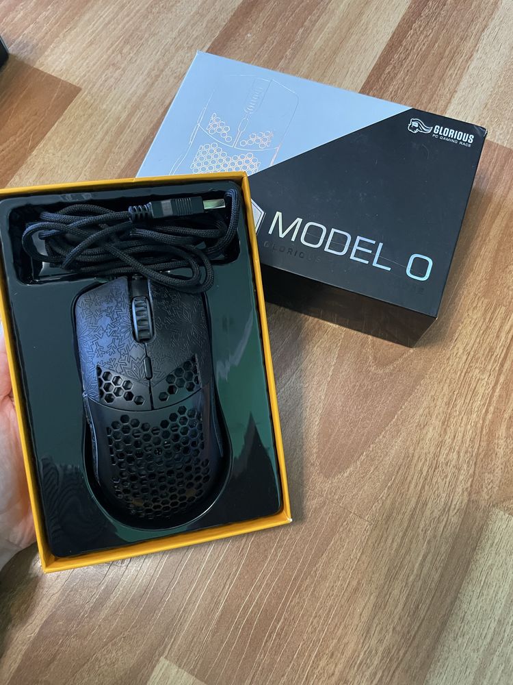Мишка Glorious Model O RGB USB Black та тримач для шнура