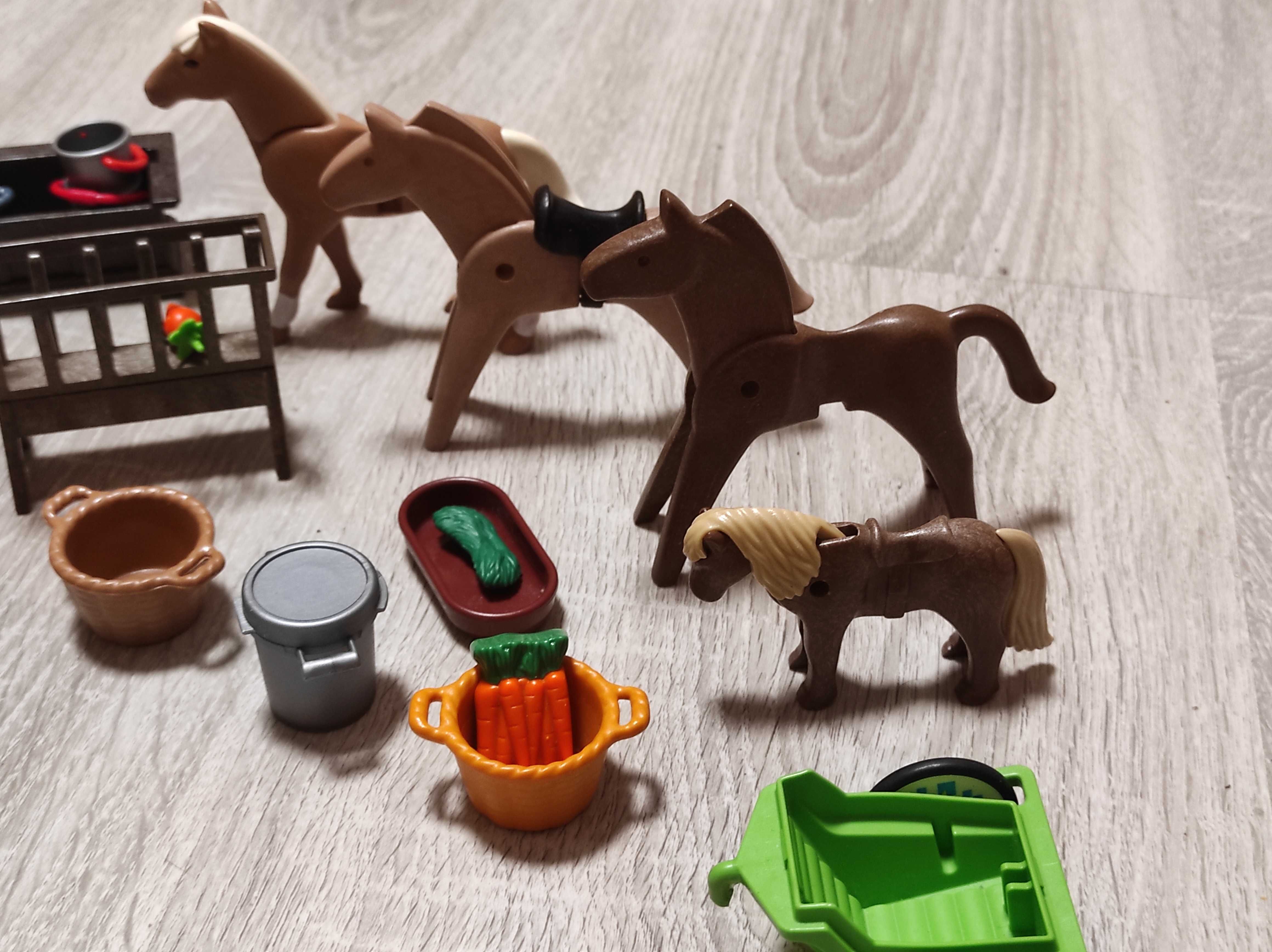 Фігурки Playmobil кони