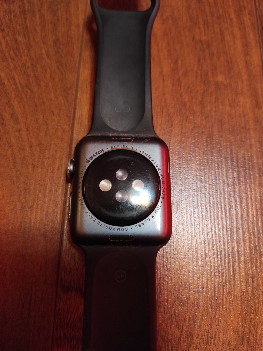 Apple Watch 3 42mm. Битый дисплей.