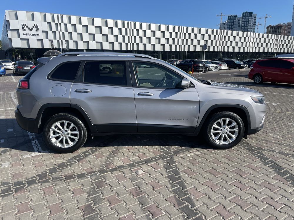 Jeep cherokee ……..