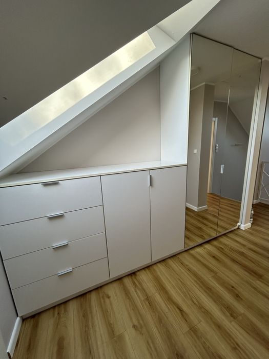 Garderoba robiona przez stolarza. Lustra, szuflady