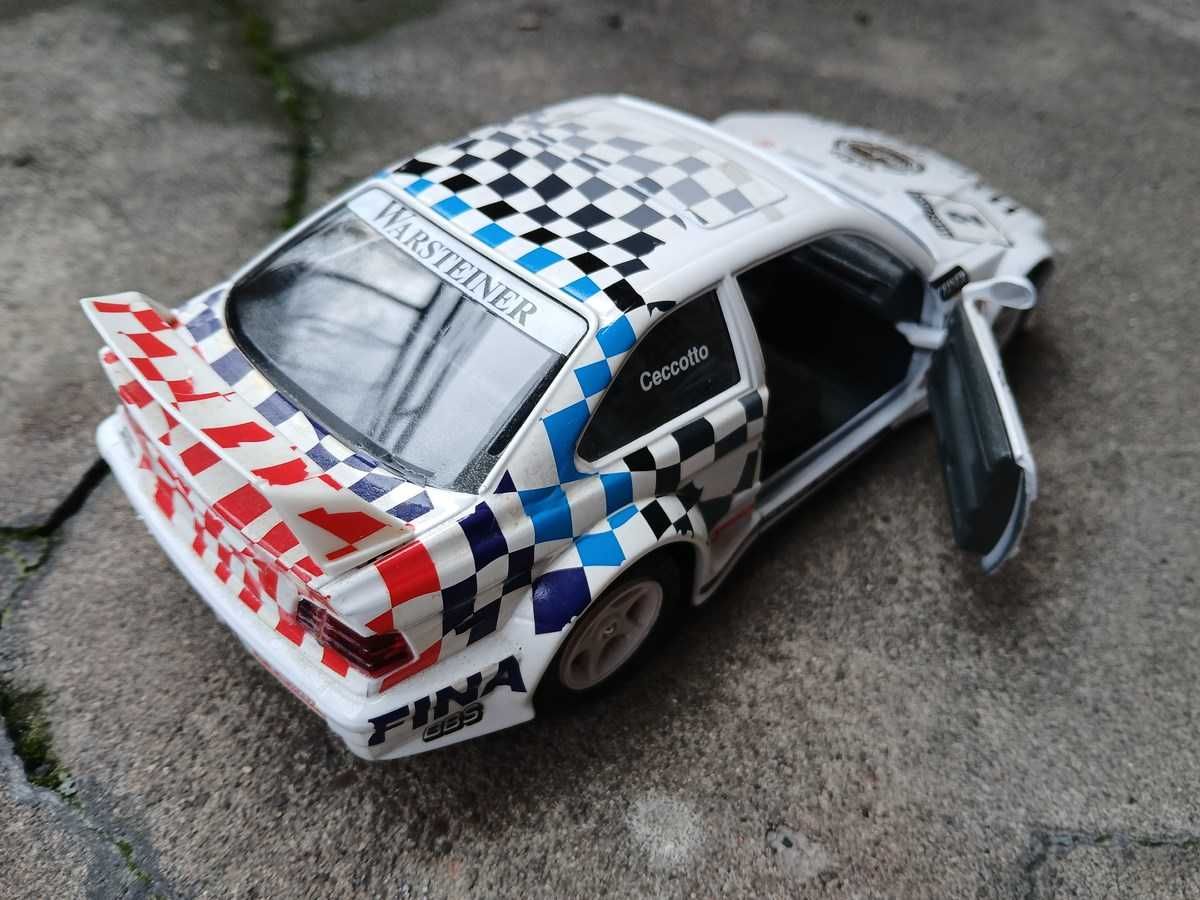 BMW M3 GTR E36 Bburago 1:24 model samochodu