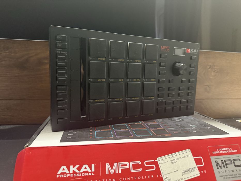 DJ-контролер Akai MPC Studio II