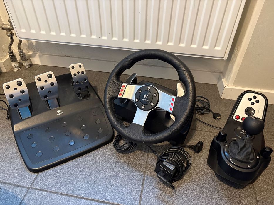 Игровой руль Logitech G27