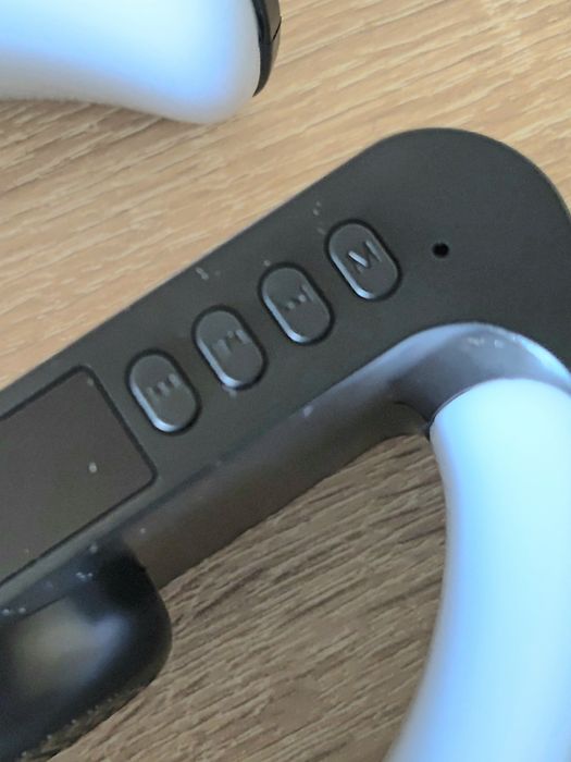 Zegar z budzikiem bluetooth z funkcją bezprzewodowego ładowania, głośn