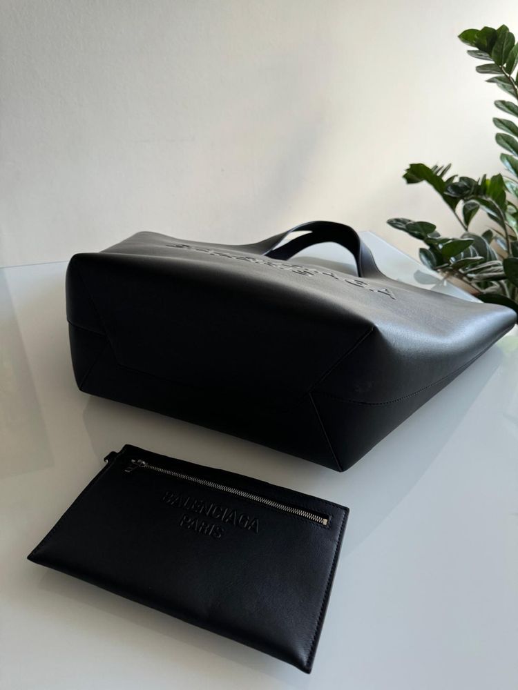 Skorzaba czarna Balenciaga