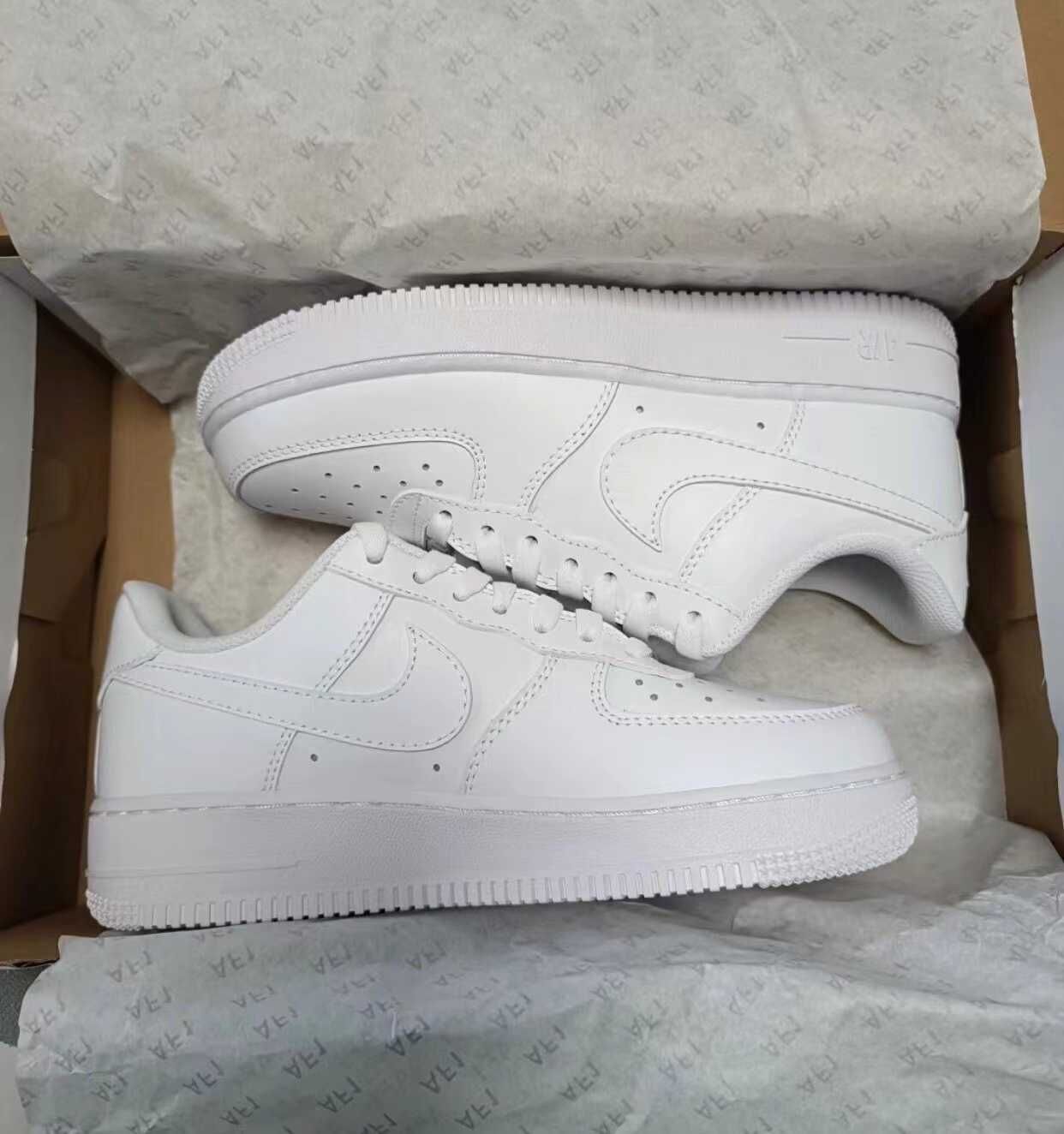 Nike Air Force 1 Low '07 White  40