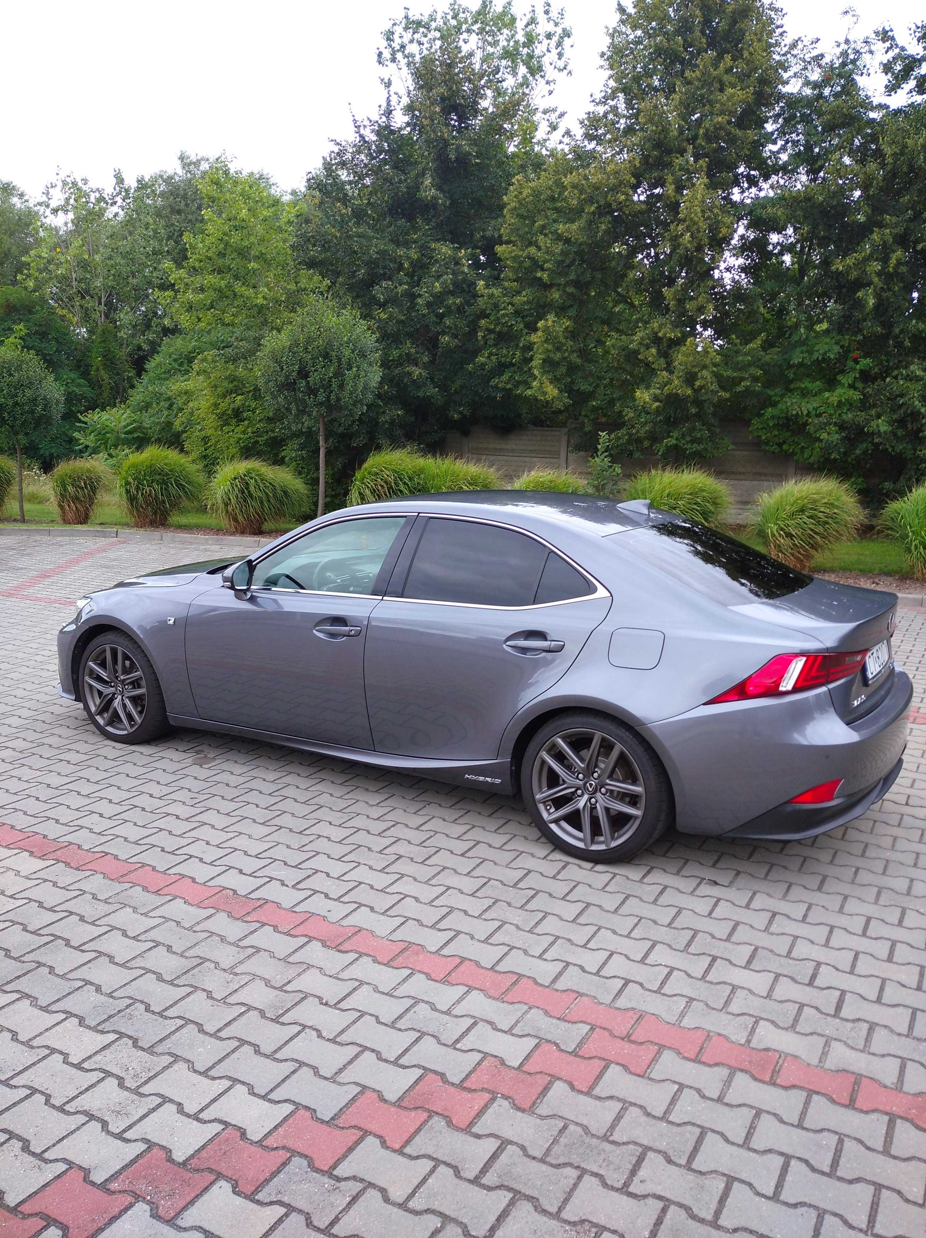 Lexus IS300h wersja F-Sport Hybrid