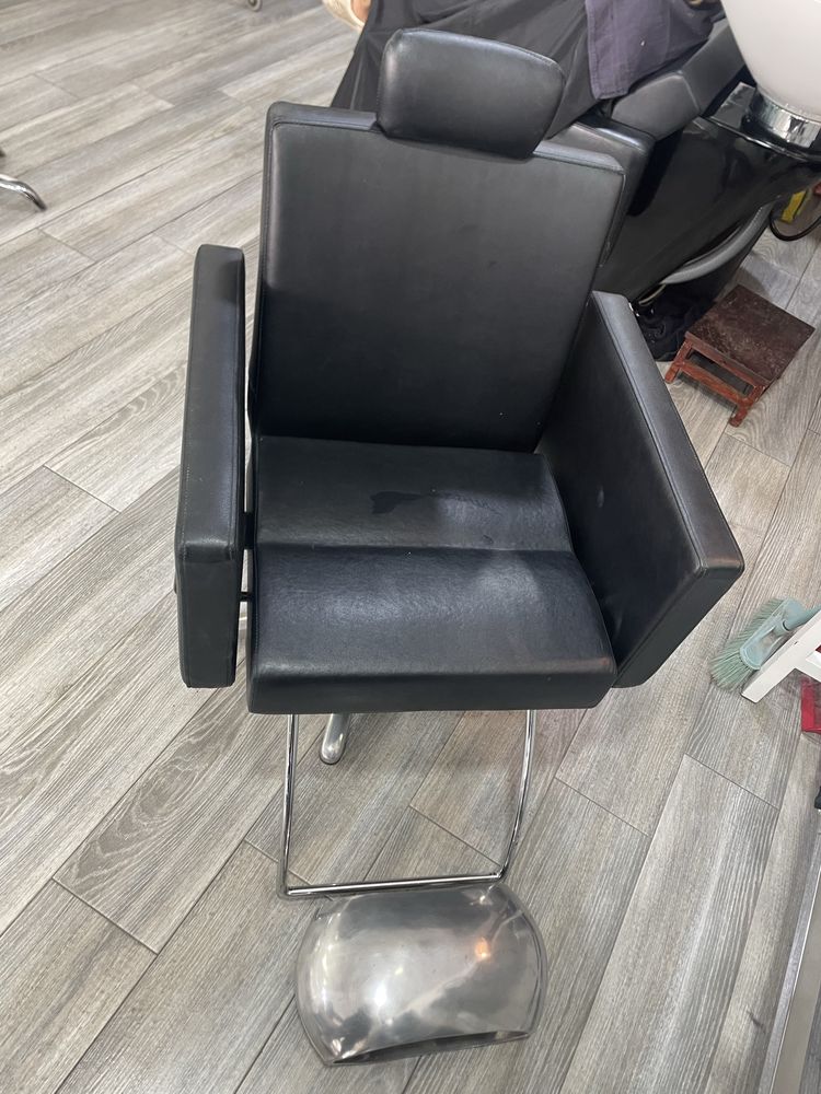Conjunto cadeira bancada e espelho