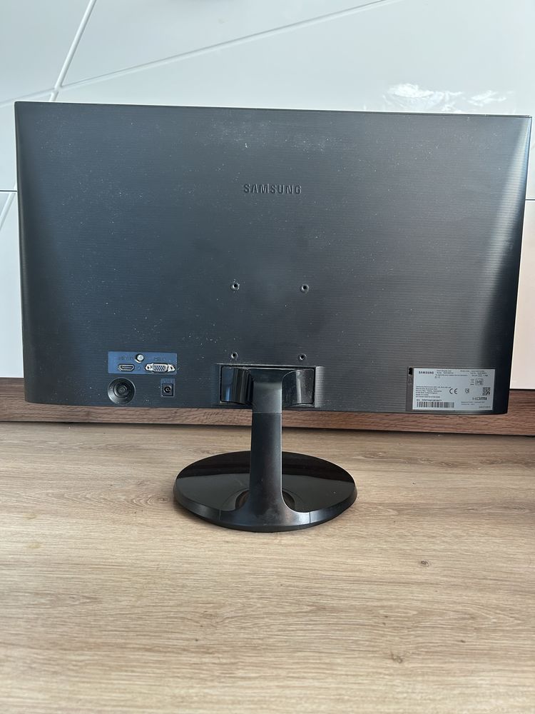 Monitor samsung S24F350FHU 2017 rok