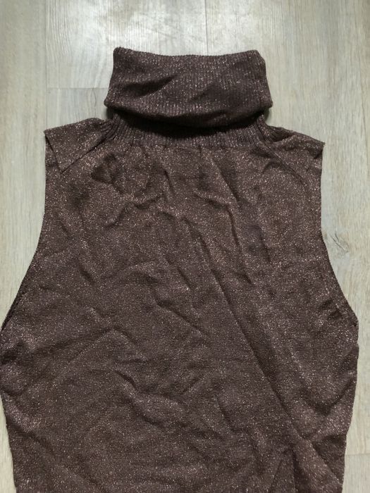 Безрукавка , жилетка , гольф без рукавів , топ