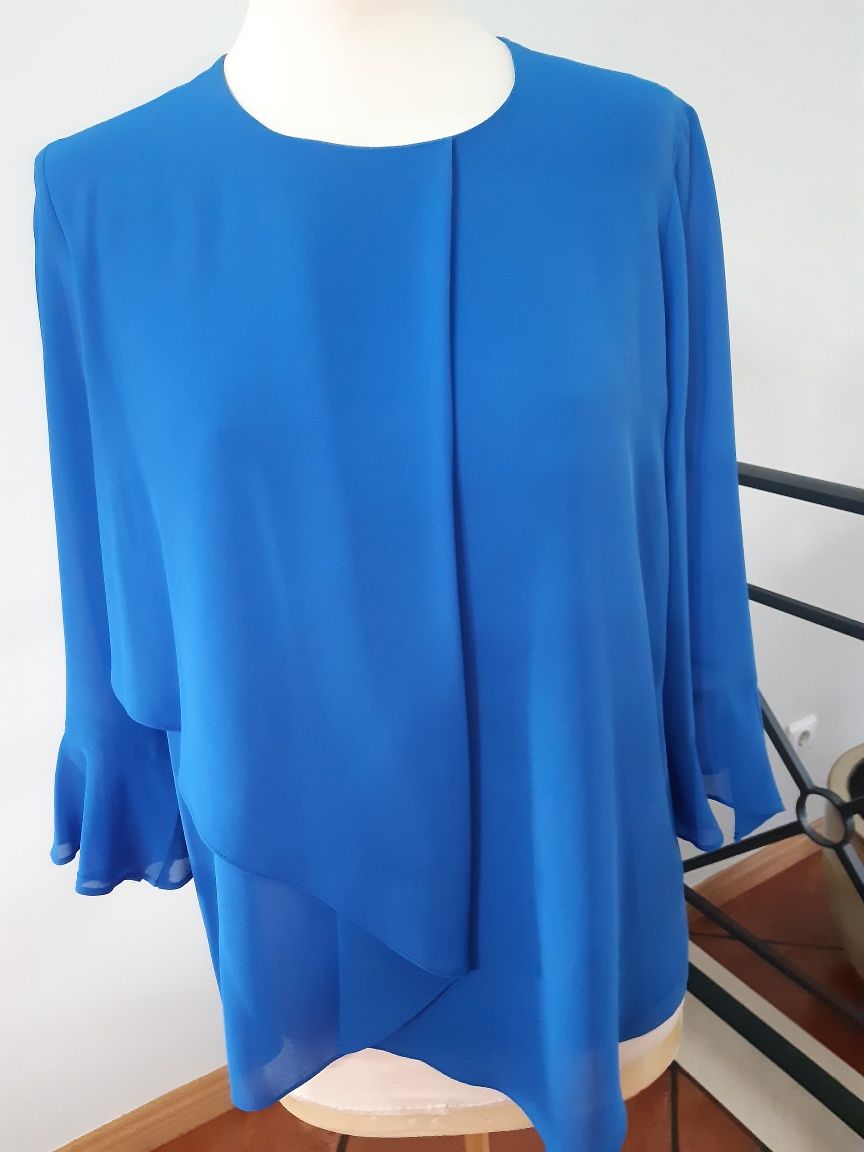 Blusa azul em poliéster
