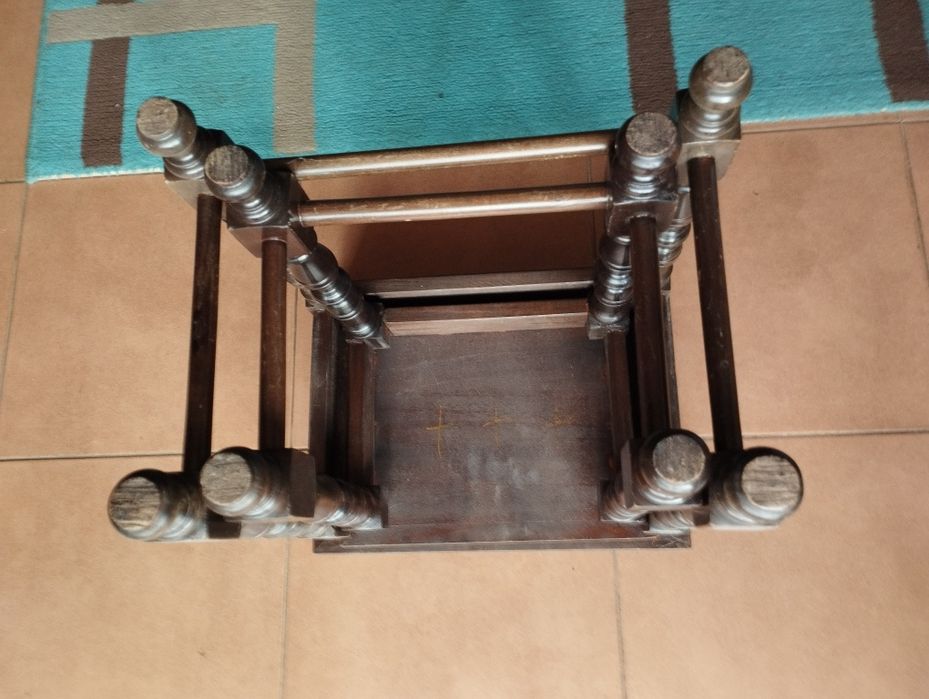 2 mesas antigas em madeira