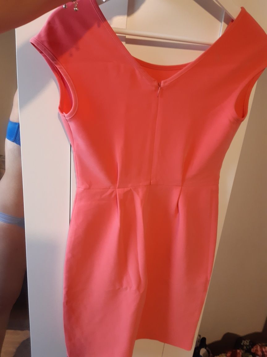 Różowa elegancka sukienka Eidos