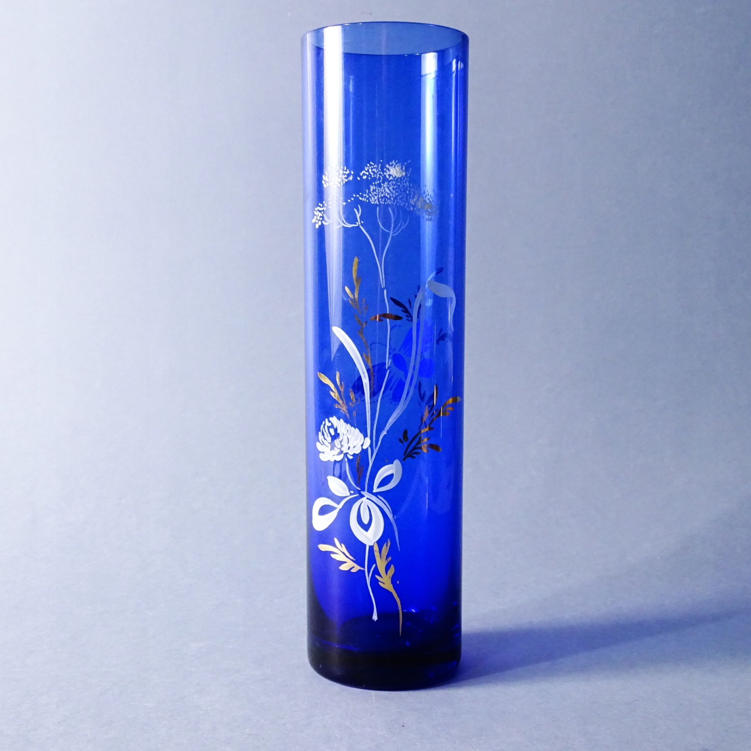 piękny ręcznie malowany kobaltowy szklany wazon