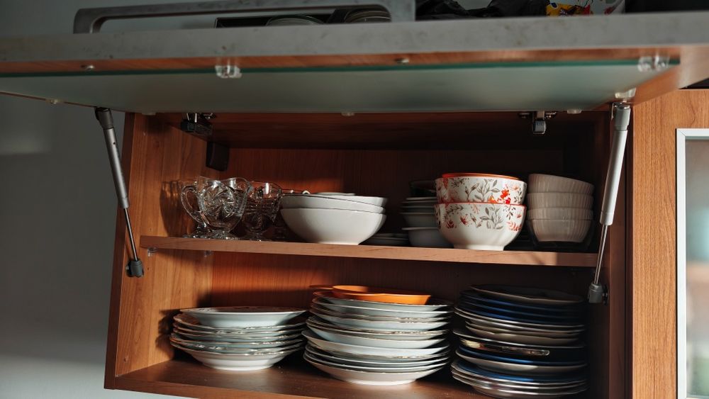 Zestaw szafek kuchennych wiszących i stojących