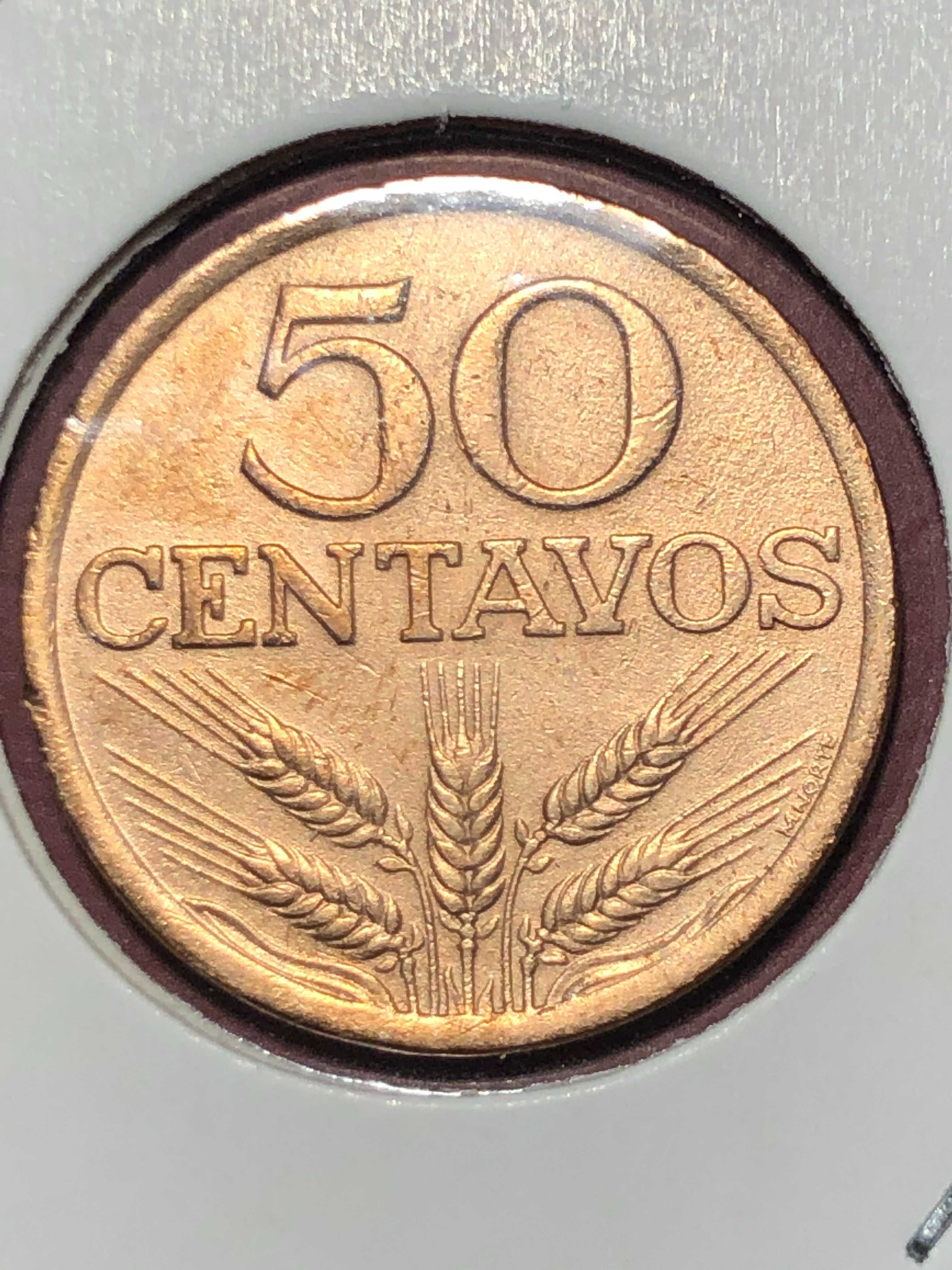 Lote 11 moedas de 50 centavos em bronze todas diferentes e em álveolos