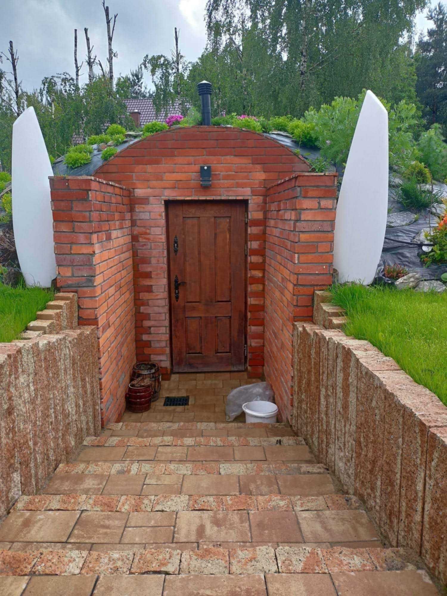 schron , piwniczka betonowa , ziemianka , piwnica , sauna ogrodowa