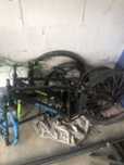 Quadros de bicicleta e rodas traseiras