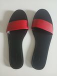 Chinelos com tira de couro