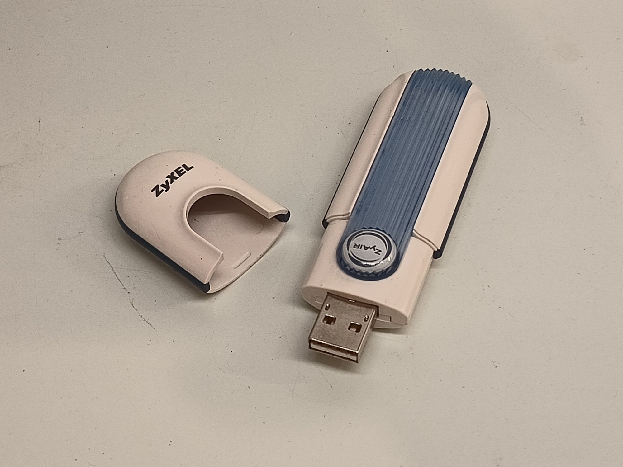 Karta WiFi ZyXEL \ 802.11bg \ 2.4 GHz \ Retro PC